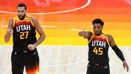 Mitchell Throws No-Look Pass, Gobert Dunks During Lakers/Jazz Game