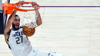 Gobert Throws Down Dunk On Alley-Oop From Conley Against Mavs