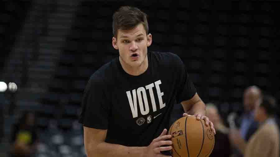 Walker Kessler Racking Up Blocks In First Half Against Pistons