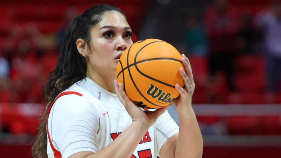 Alissa-Pili-Winning-Free-Throw-Shot-Against-Arizona...
