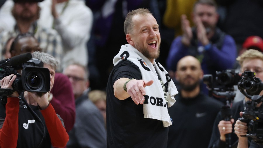 Milwaukee Bucks guard Joe Ingles (7) gets applause after the Jazz recognize him in Salt Lake City...