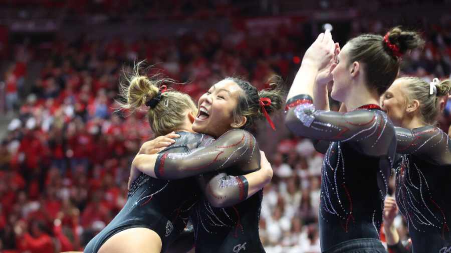 Cristal-Isa-Abby-Paulson-Hug-At-Huntsman-Center-After-Beam-Routine...