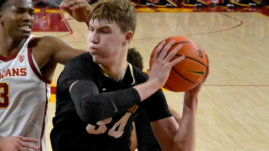 Lawson-Lovering-Goes-Against-USC-In-2023-...