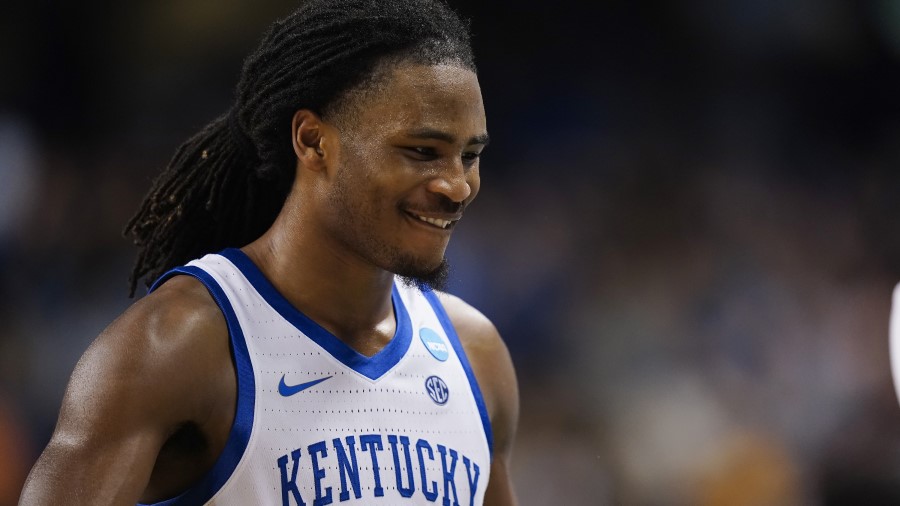 ason Wallace #22 of the Kentucky Wildcats...